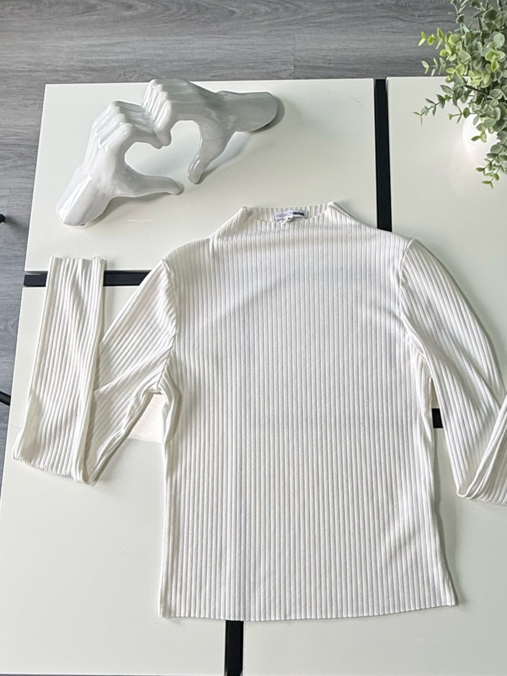 Fashion Nova White Ribbed Mock Neck Long Sleeve Top - Size M - Picture 2 of 4